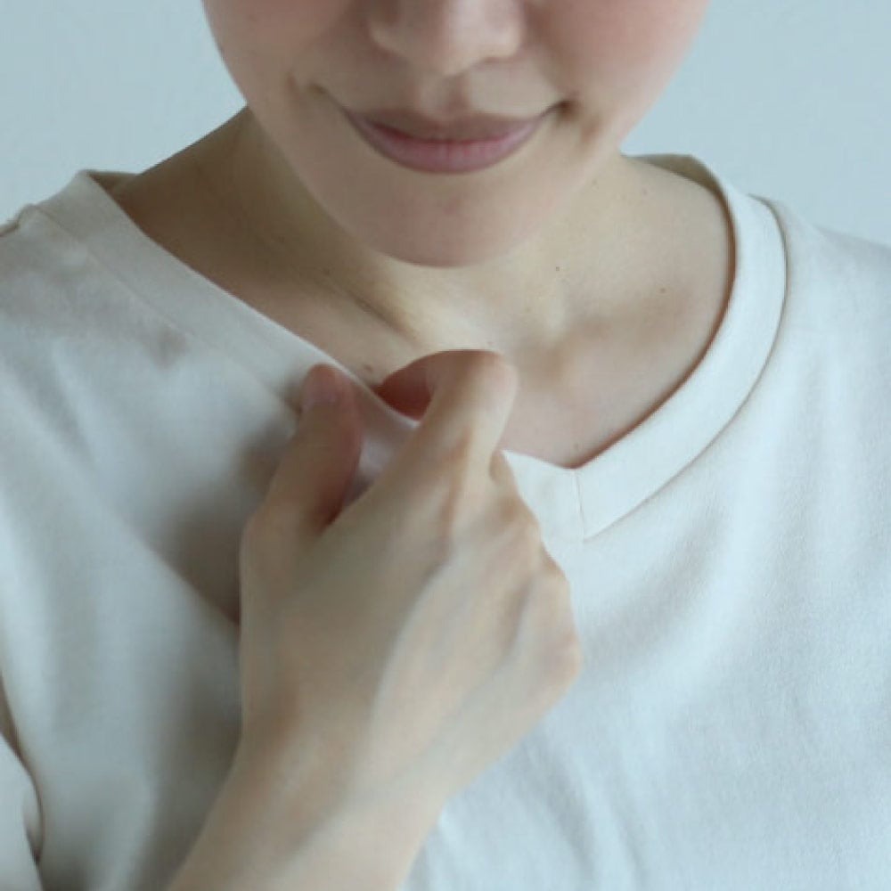 汗ジミ防止・二の腕カバー40代の女性のためのコットンVネックTシャツ（レディース）／5分袖丈