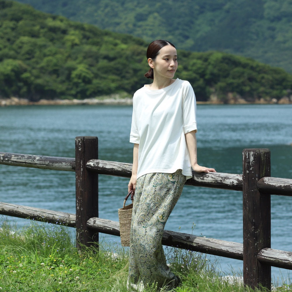 体型を拾わない・お腹まわりに張りつかないコットンフレアーTシャツ（レディース）／5分袖丈